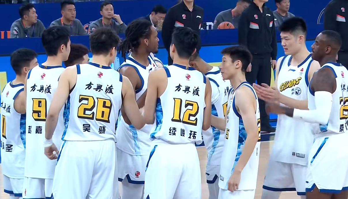 九游娱乐-CBA疯狂一夜：上海18连胜，广东+北京造惨案，广厦逆转，排名如下
